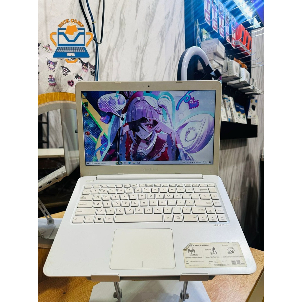 Asus E402ya. Amd E2. ram 4/256gb ssd. normal