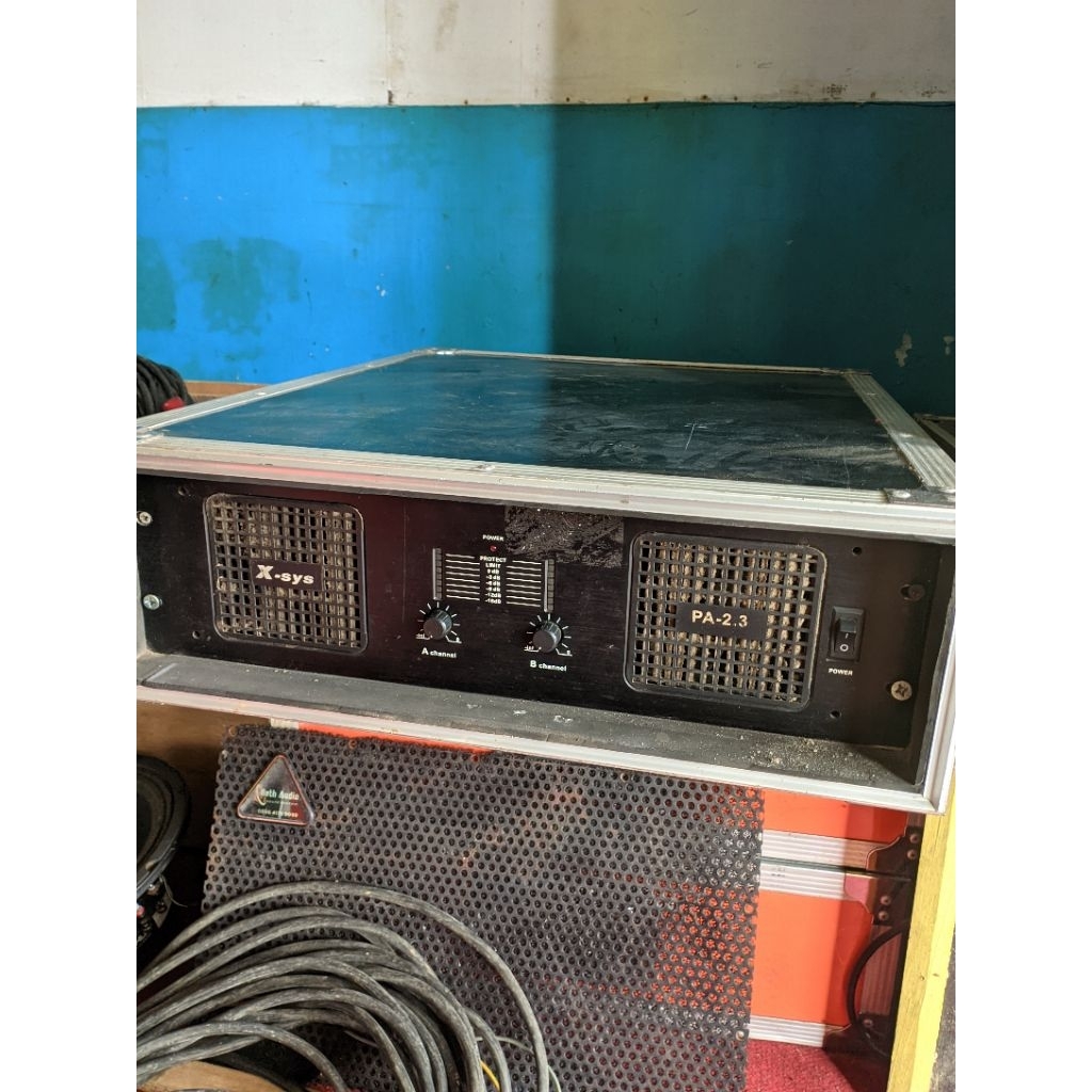 power Xsys pa 2.3 class gb 2000 watt 8ohm +hardcase hpl +packing kayu