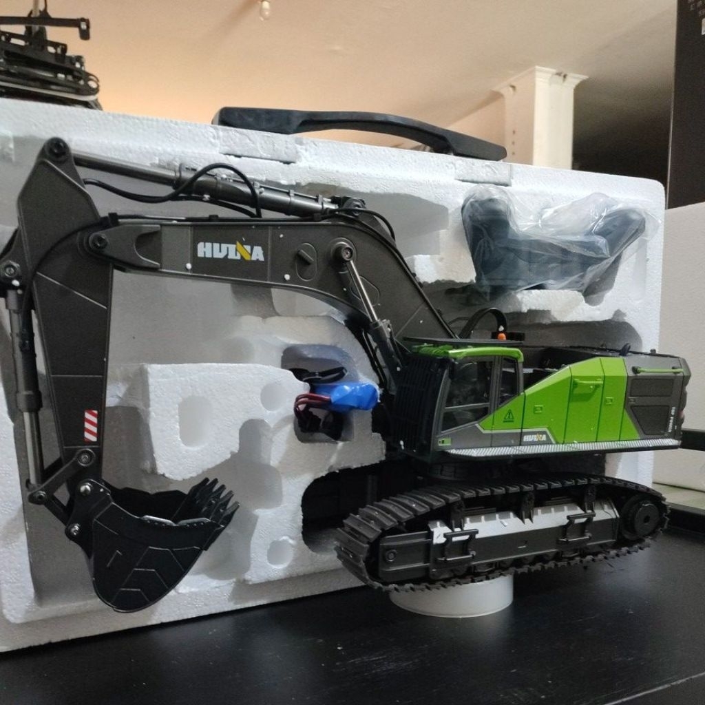 Rc excavator Huina 1593
