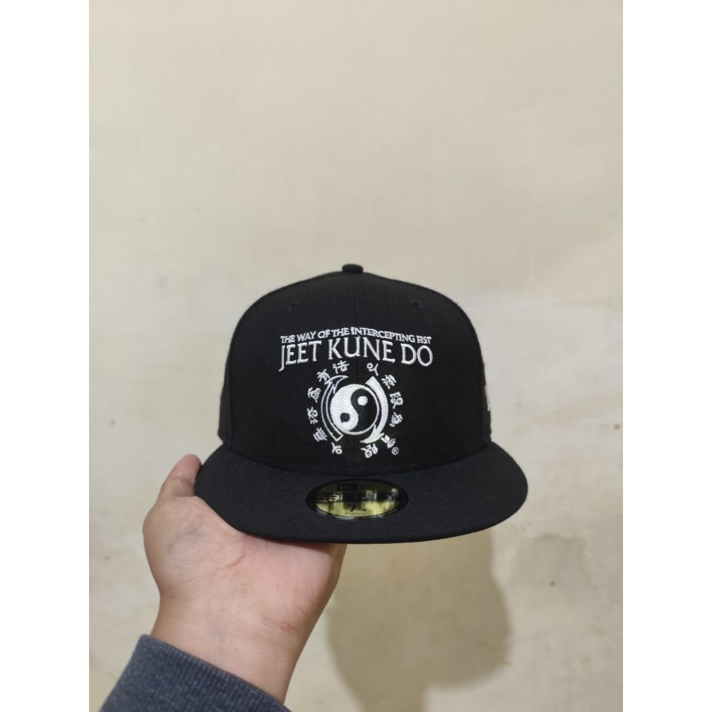 Topi snapback New era x Bruce Lee YinYang