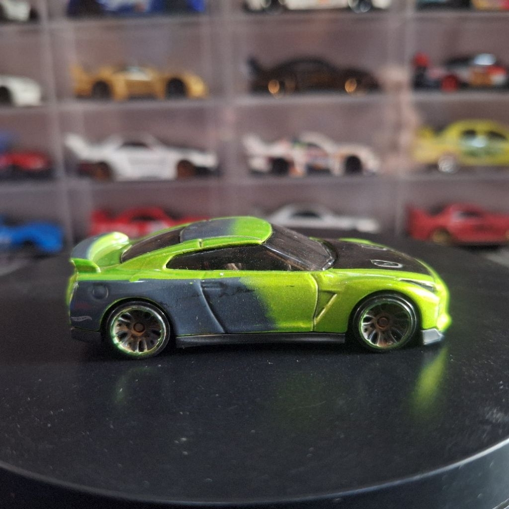 Hotwheels '17 Nissan GT-R R35 Hijau Tfox Hot Wheels