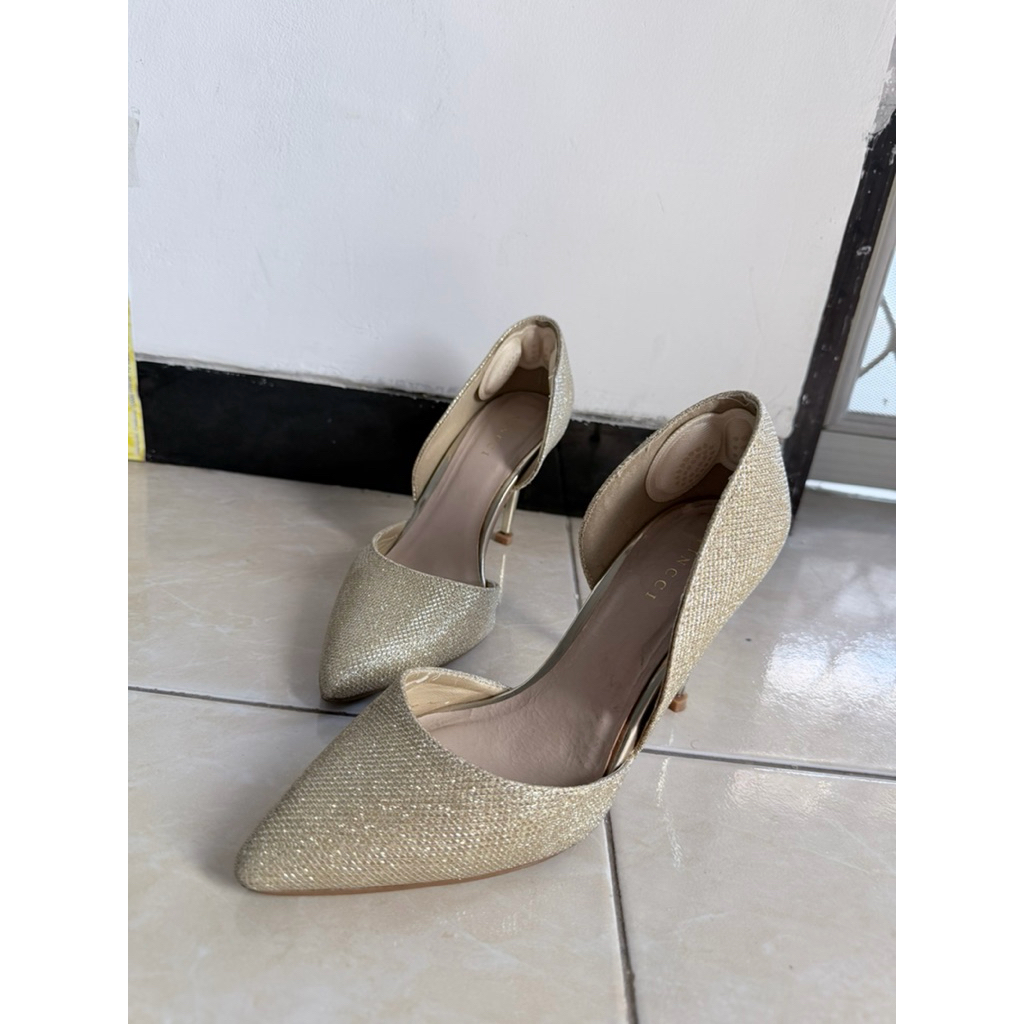 vincci gold heels preloved