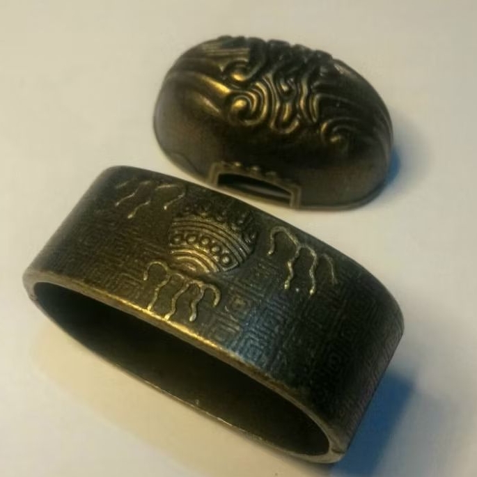 aksesoris samuray katana fuchi kashira ukiran