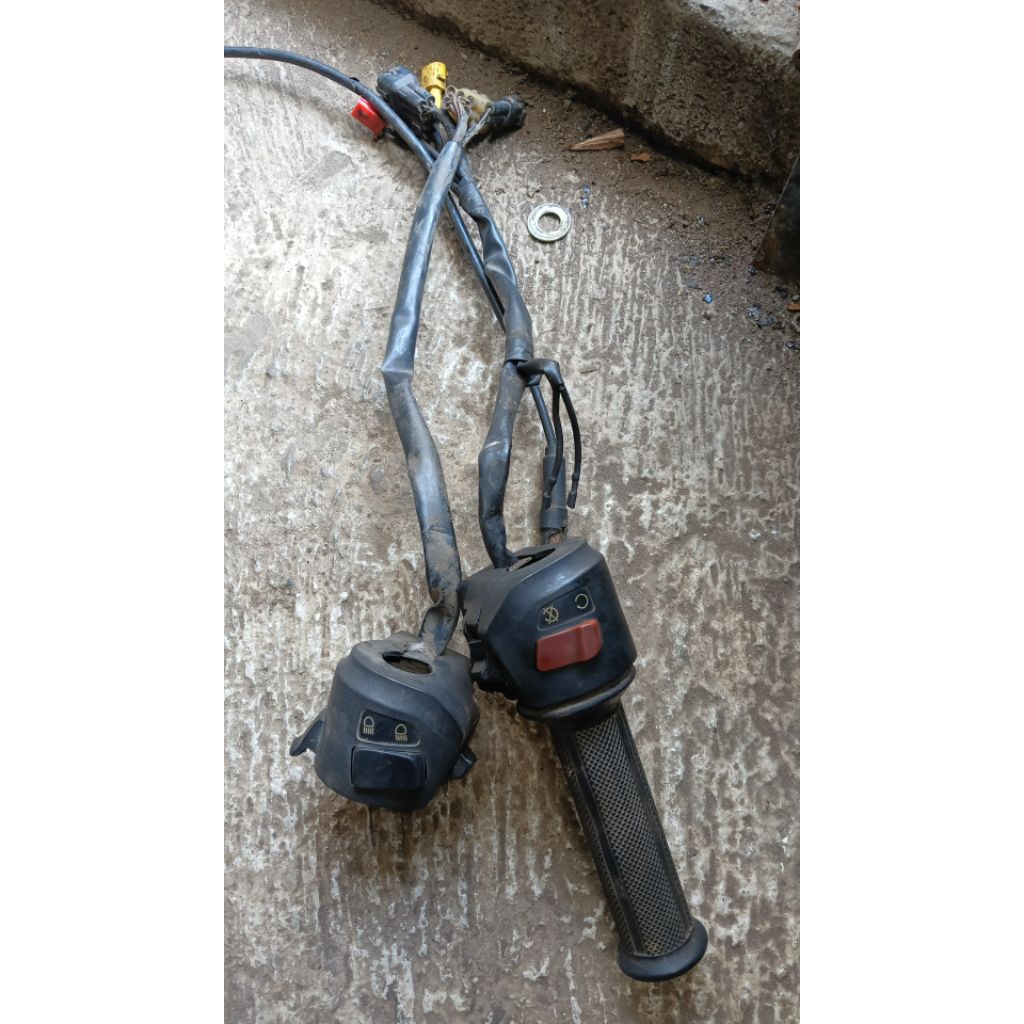 Holder saklar bajaj Pulsar P180 Original copotan Bajaj Pulsar