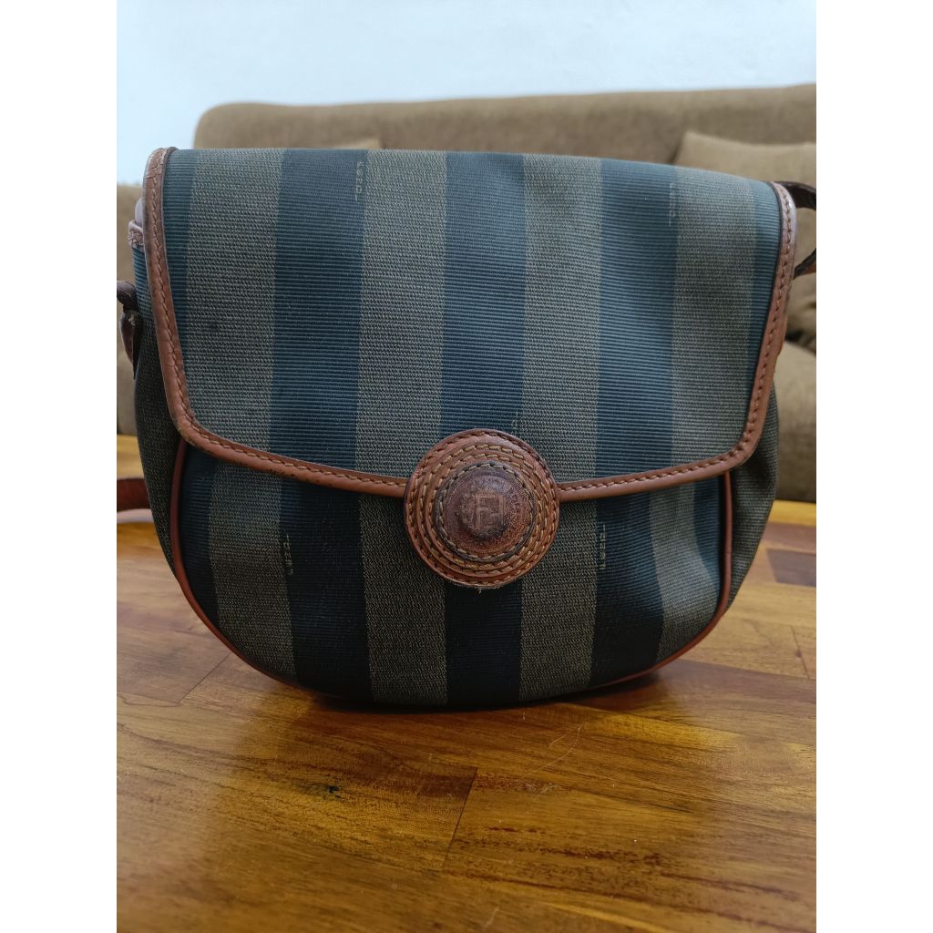 Preloved tas sling/ selempang Fendi Authentic Vintage