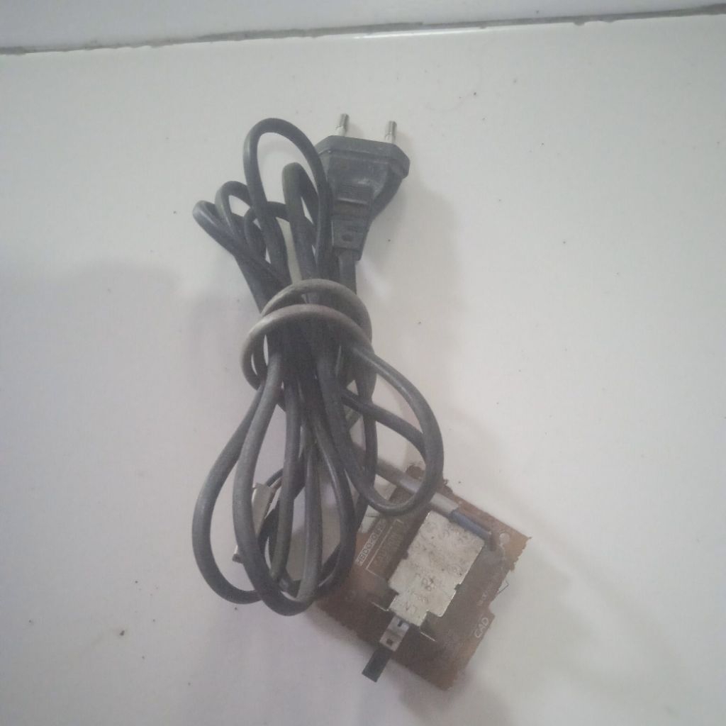 kabel ac tv tabung bekas original+stopkontak nya polytron