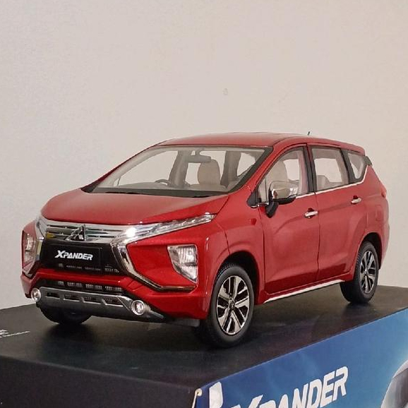 Dealerbox Dealer Box Diecast Mobil Skala 18 1/18 Mitsubishi Xpander Red Mica Metallic