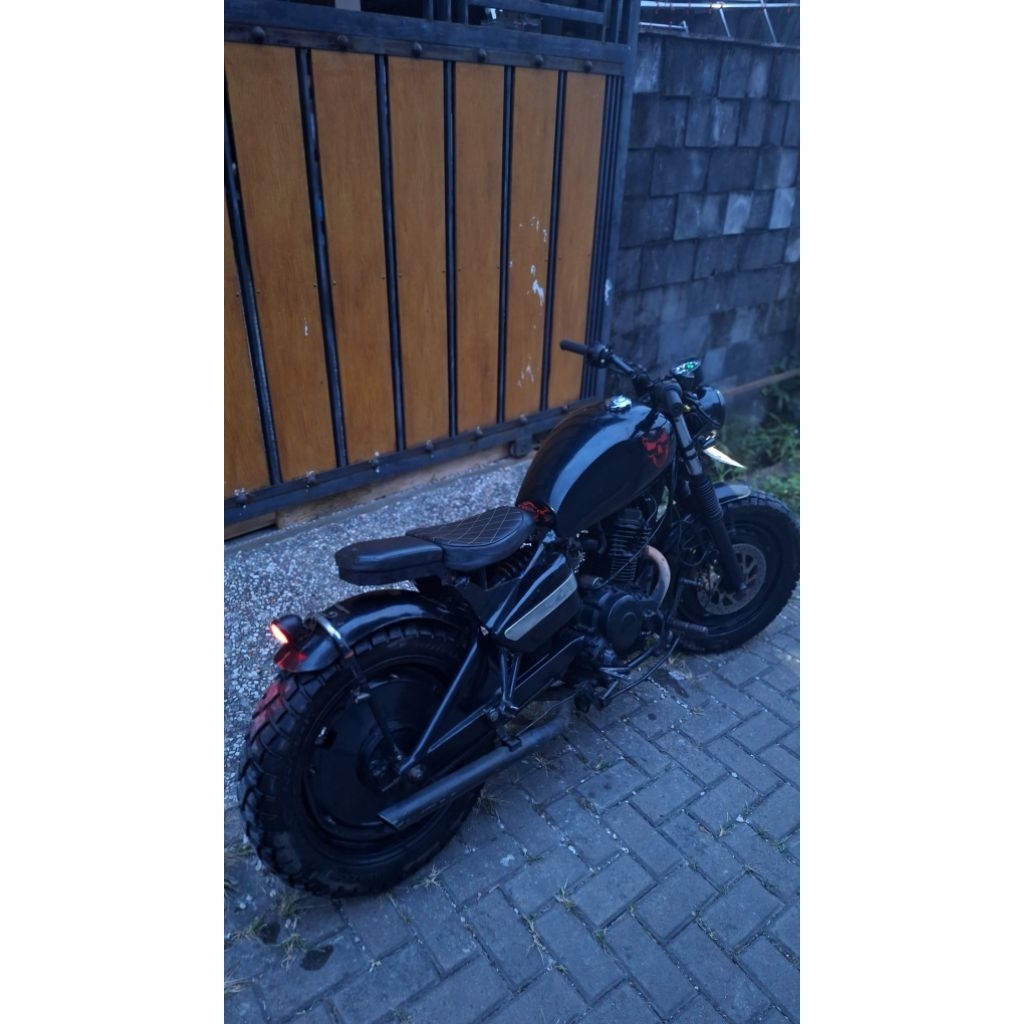 Custom Bobber Triumph Byson