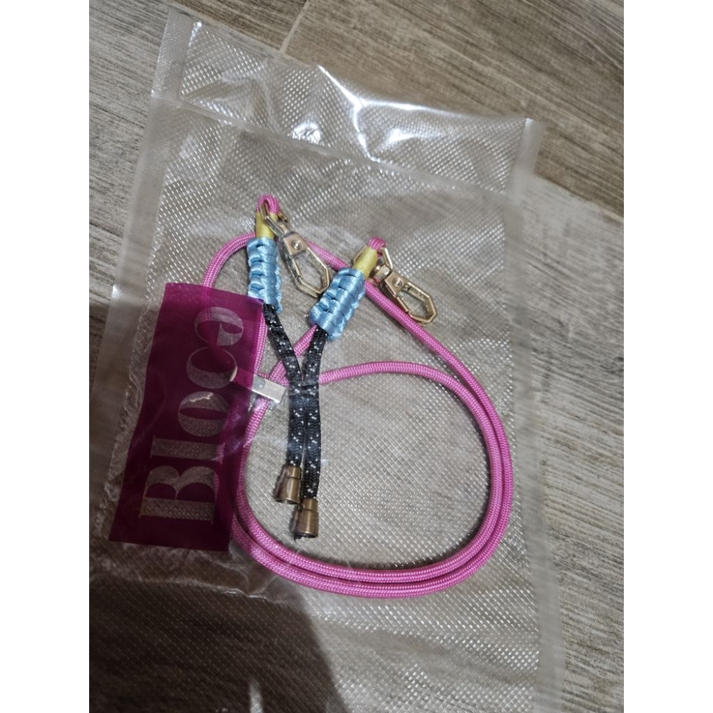 New bloca masker strap