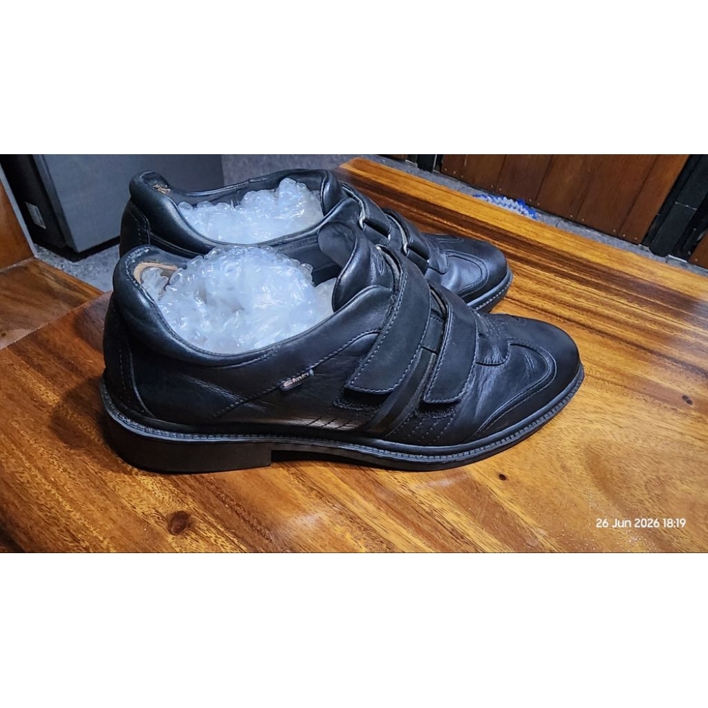 Clarks Original Leather Shoes – Size UK 9G / Fit EU 43