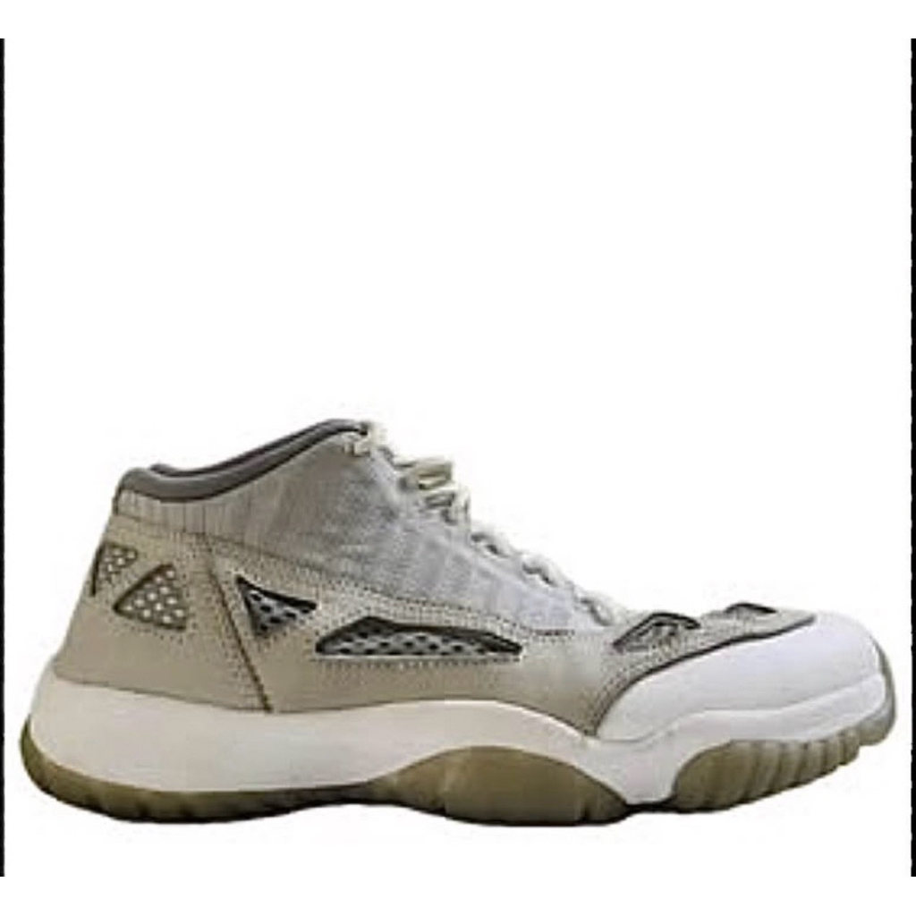 Sepatu Basket Air Jordan 11 Low IE