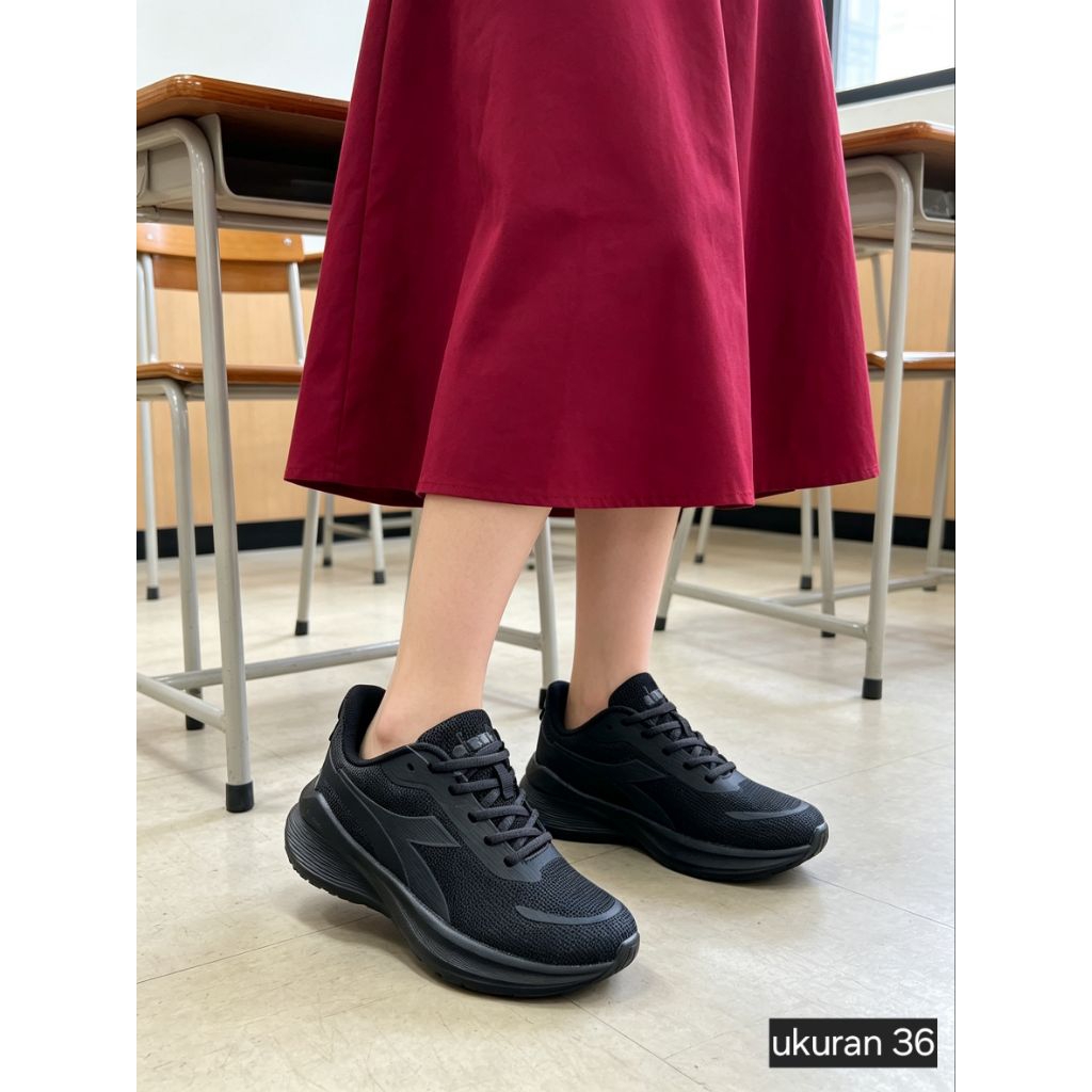 sepatu sport diadora sekolah anak ukuran 36 hitam polos
