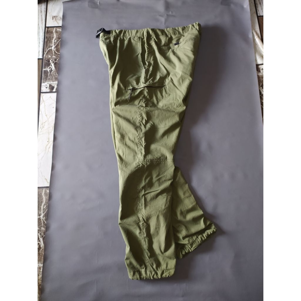 celana uniqlO heatteCh men hijau hansip