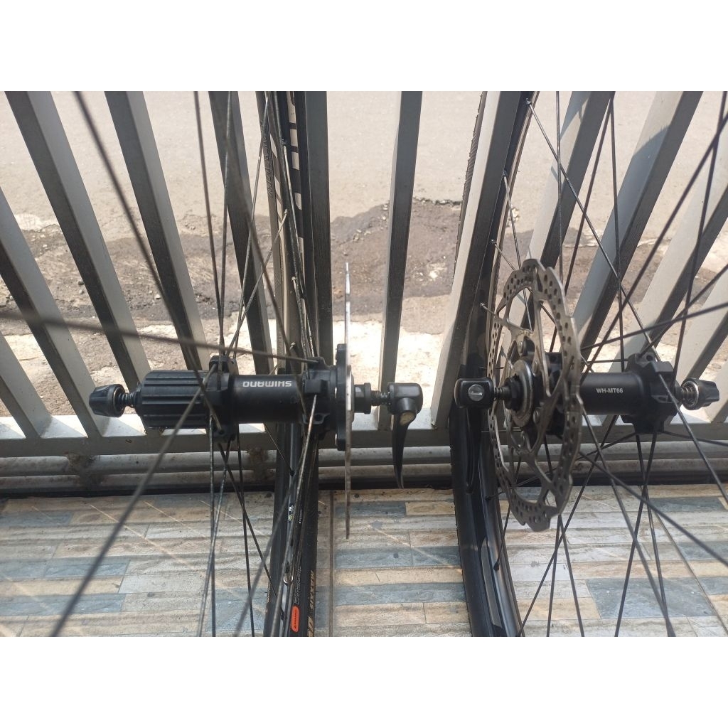 Wheelset Sepeda 26 Shimano MT66 dan Ban Maxxis Overdrive Excel