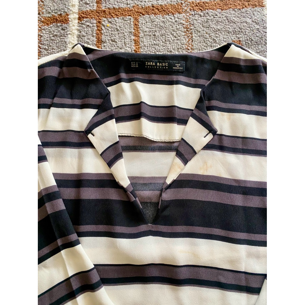 Atasan Blus Zara Basic Motif Garis