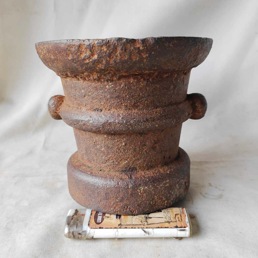 Pajangan Vintage Lumpang Kecil Besi Tebal tanpa ALU