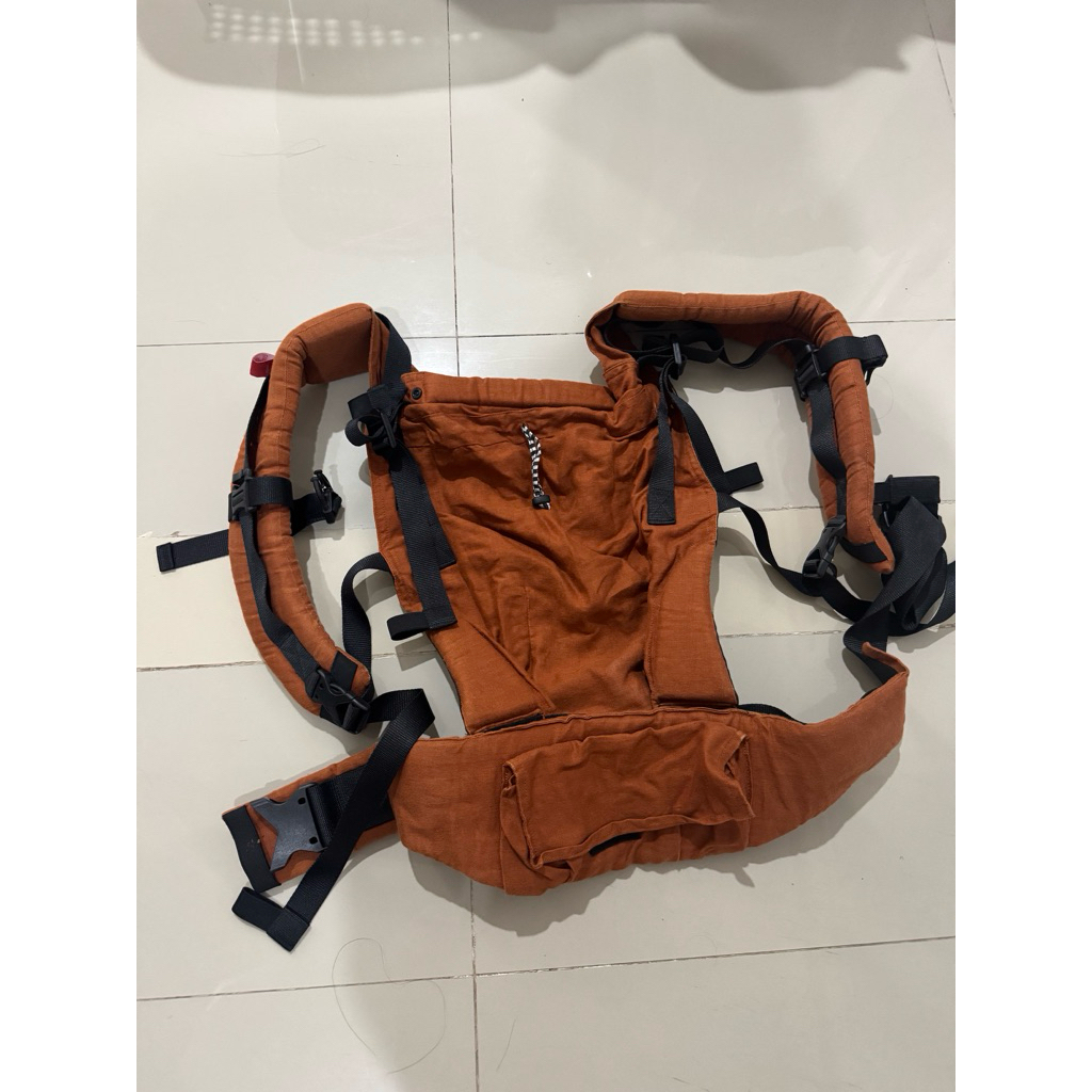Preloved Mikhadou gendongan MEM Shift M shape Baby Carrier