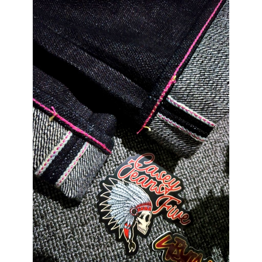 CASEYJEANSFIVE "BAGGER 293" 22/24 OZ UNSANFORIZED DENIM PINK SELVEDGE