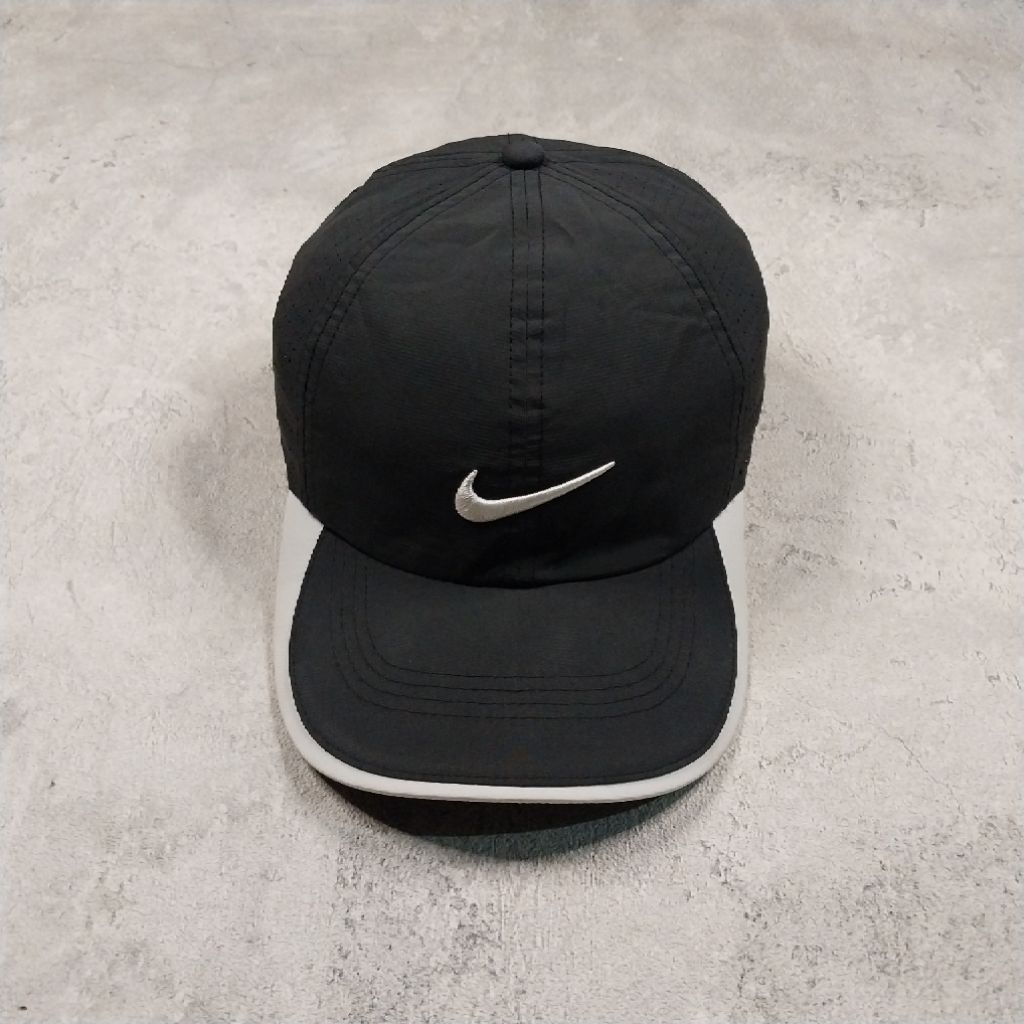 topi olahraga running nike hitam