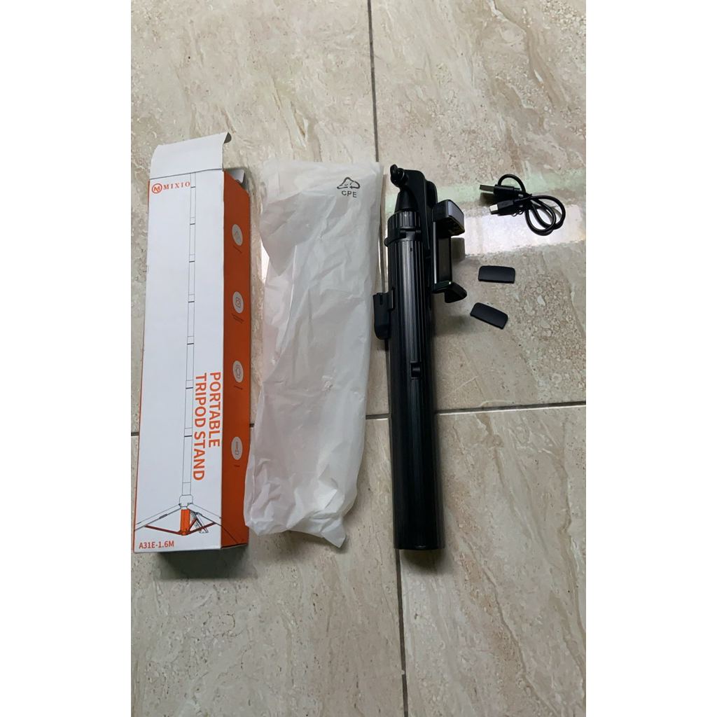 (Preloved) Portable Tripod Stand Mixio A31 Warna Hitam
