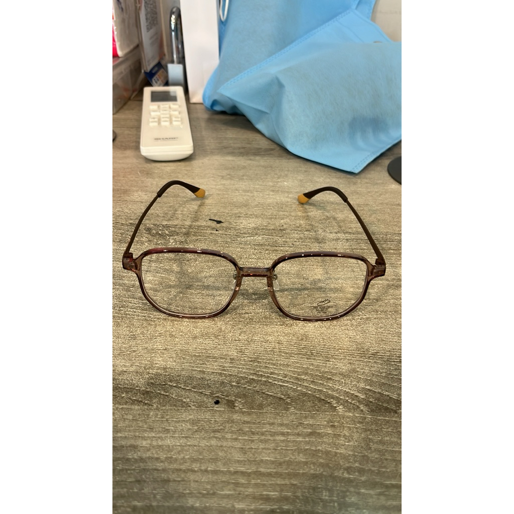 frame dan lensa kacamata essilor essensial