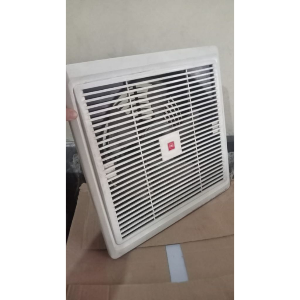 (Kondisi 95%) Exhaust Fan - Ventilating Fan Plafon / dinding merek KDK ukuran sekitar 25–30 cm (10–1