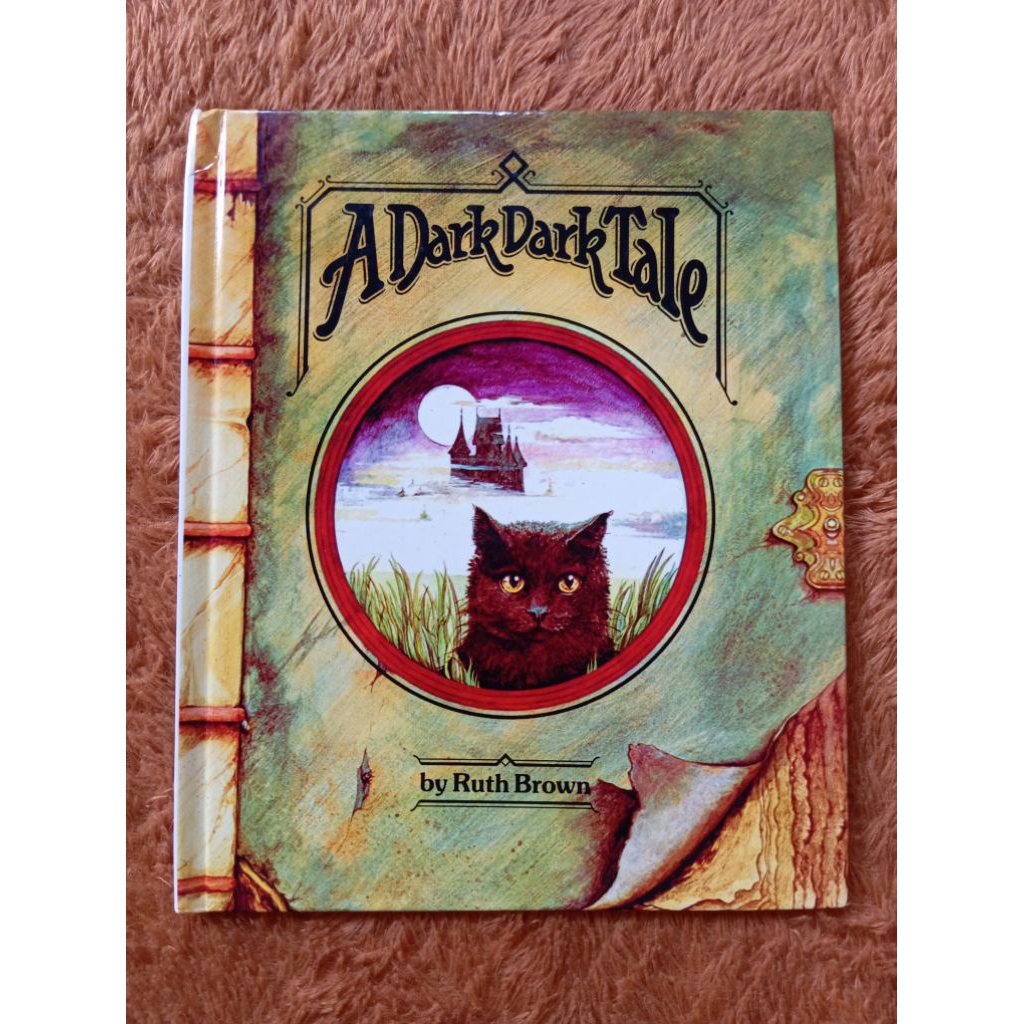 Buku Vintage A Dark Dark Tale by Ruth Brown