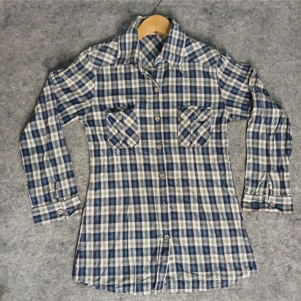 PRELOVED Atasan Kemeja Slimfit iKotak Lengan Panjang MerkRequest Jeans Wanita