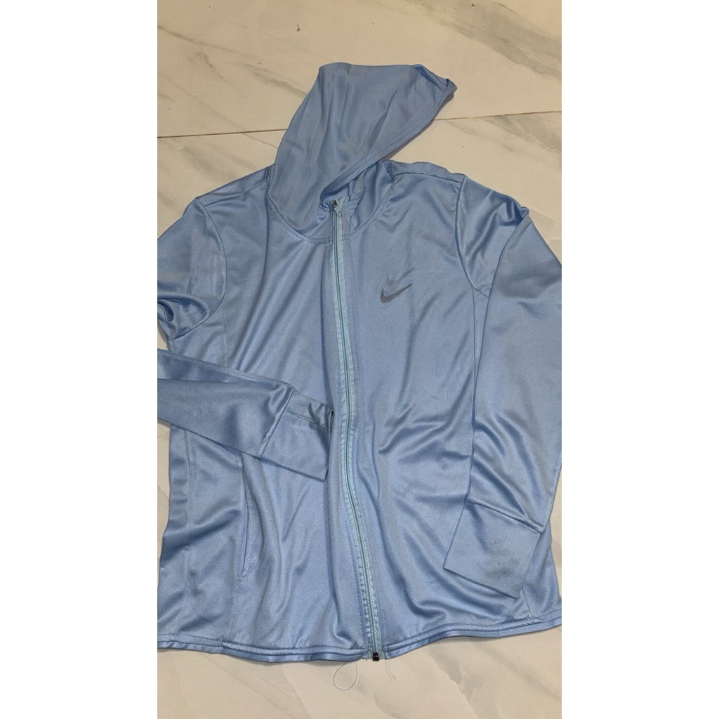 jaket olahraga nike biru