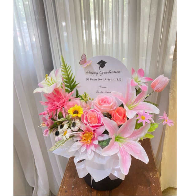 ucapan graduation, bunga meja, kado graduation, bloom akrilik, bunga ucapan akrilik, ucapan grand op