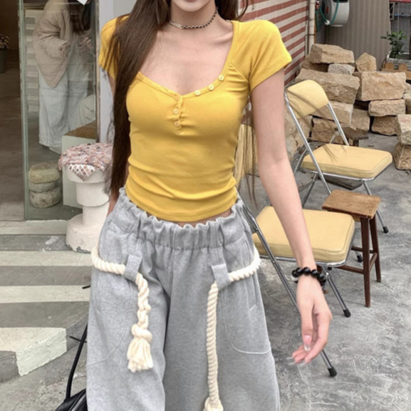 [Enamor] Kaos wanita berlengan pendek model V-neck pakaian dalam slim-fit musim panas 2026 desain st
