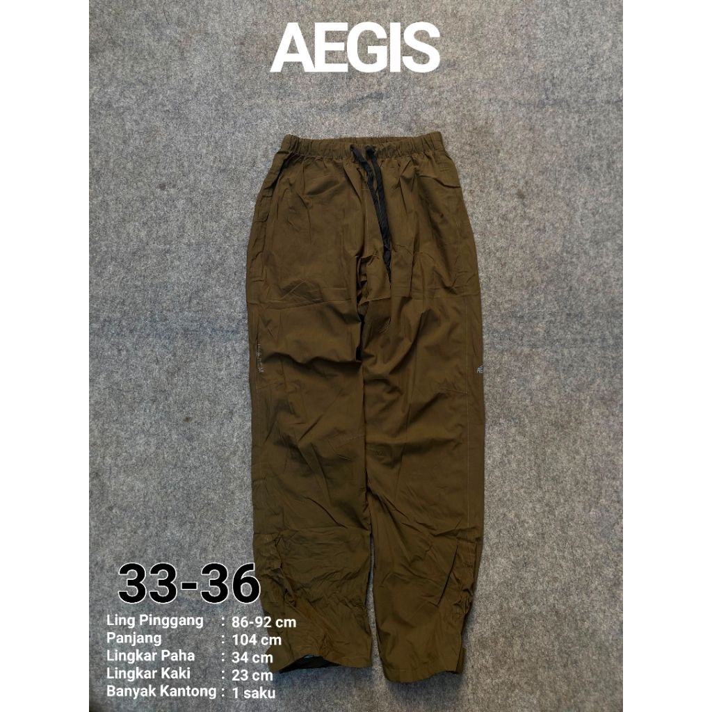 CELANA UNIQLO UTILITY SECOND