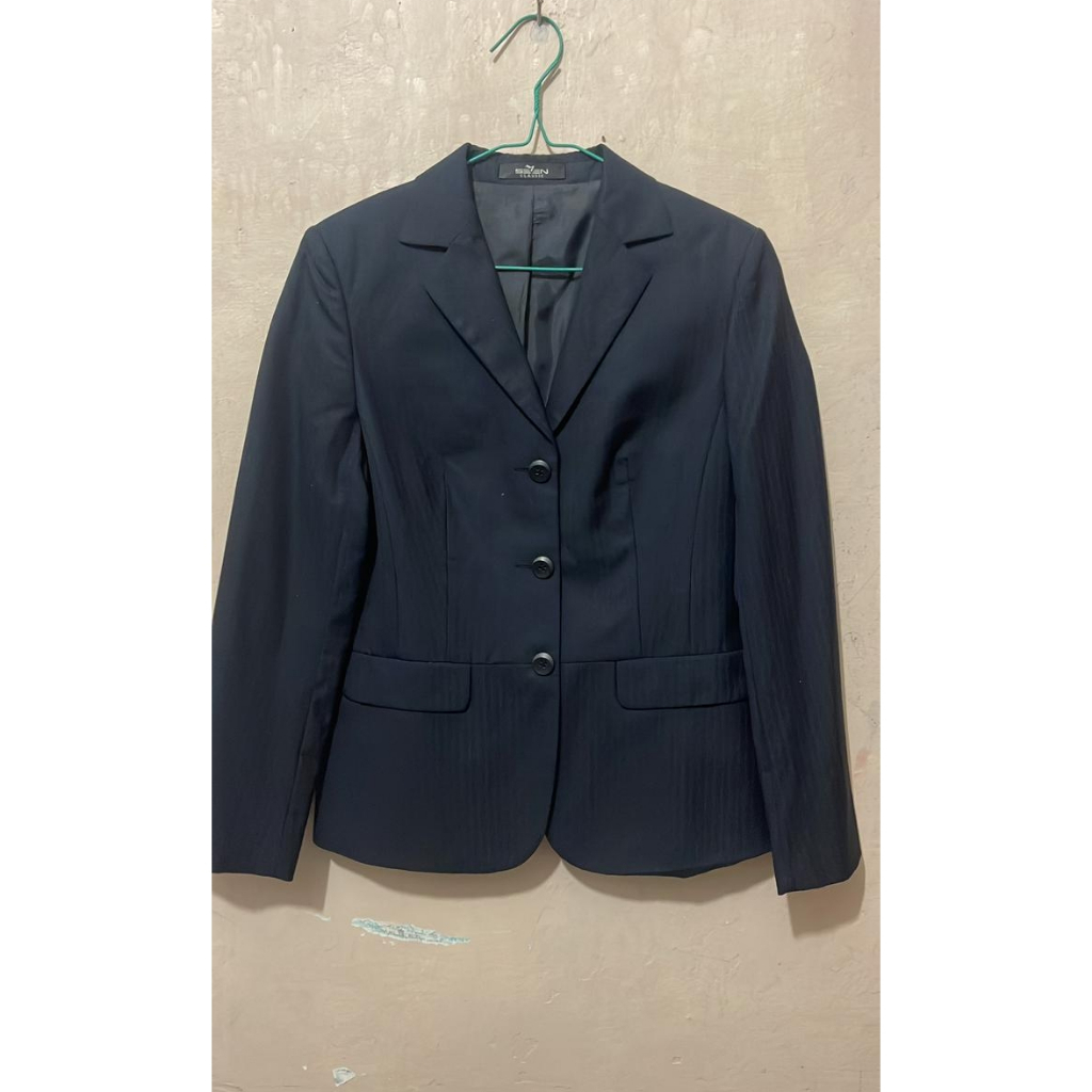 Blazer Wanita Formal Kancing Dua Hitam Lengan Panjang