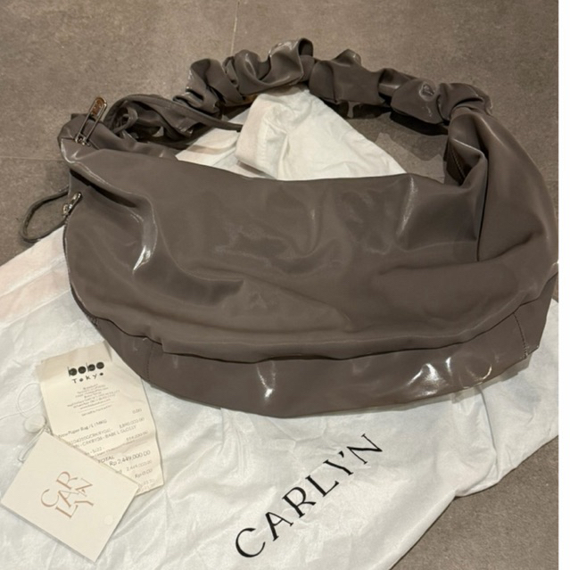 Preloved Carlyn Babe Glossy L in Grey 100% ORIGINAL CARLYN