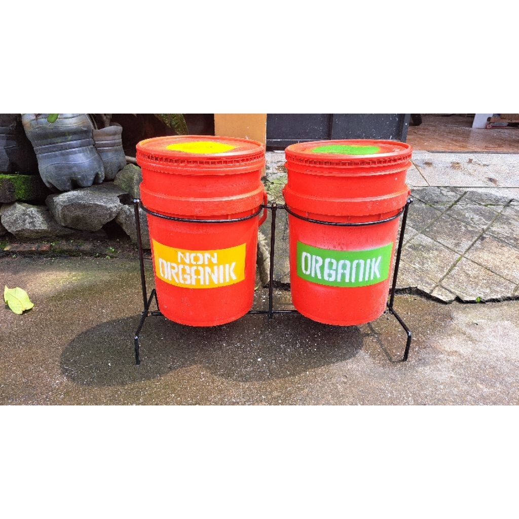 Tempat sampah organik dan non organik