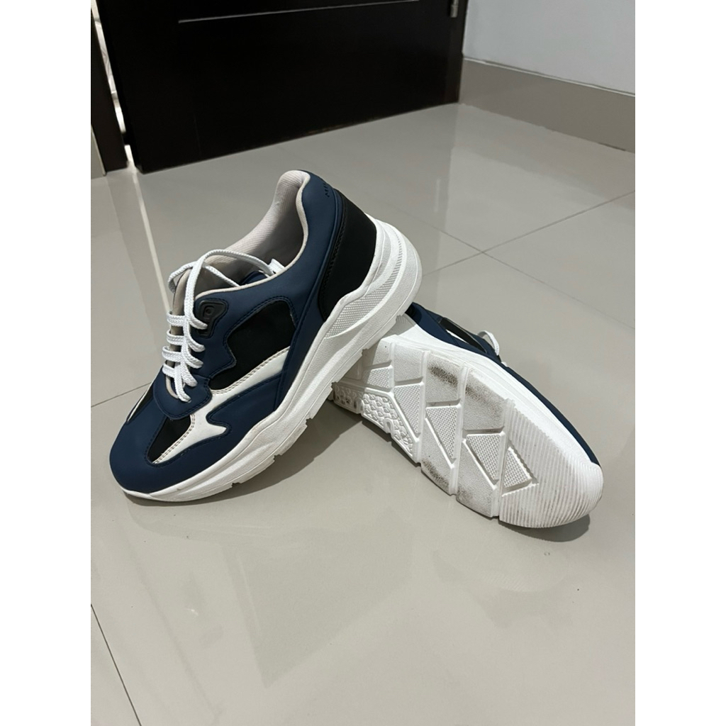 sepatu sneakers milware hillier size 41