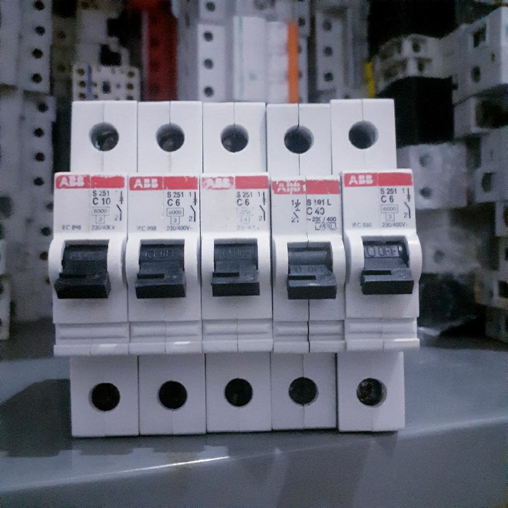 mcb abb 6a 40a sesuai gambar