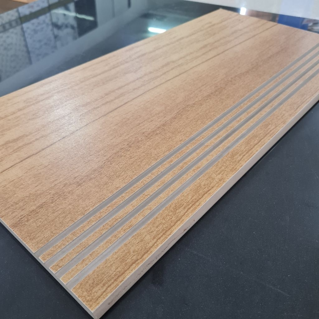 (wajib co kayu)granit stepnose 30x60 kayu/stepnosing granit motif kayu