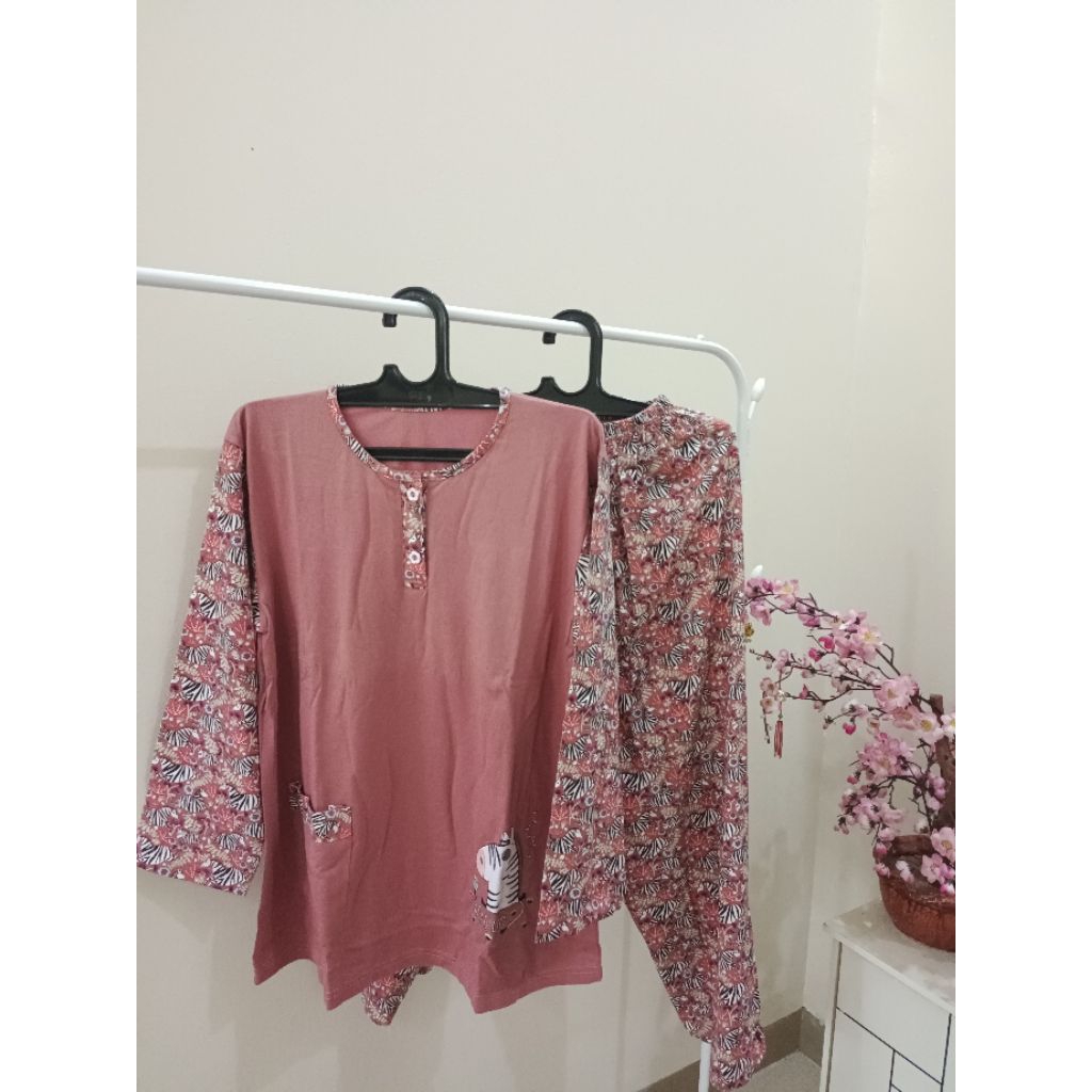 //Setelan baju tidur lengan Panjang lorita