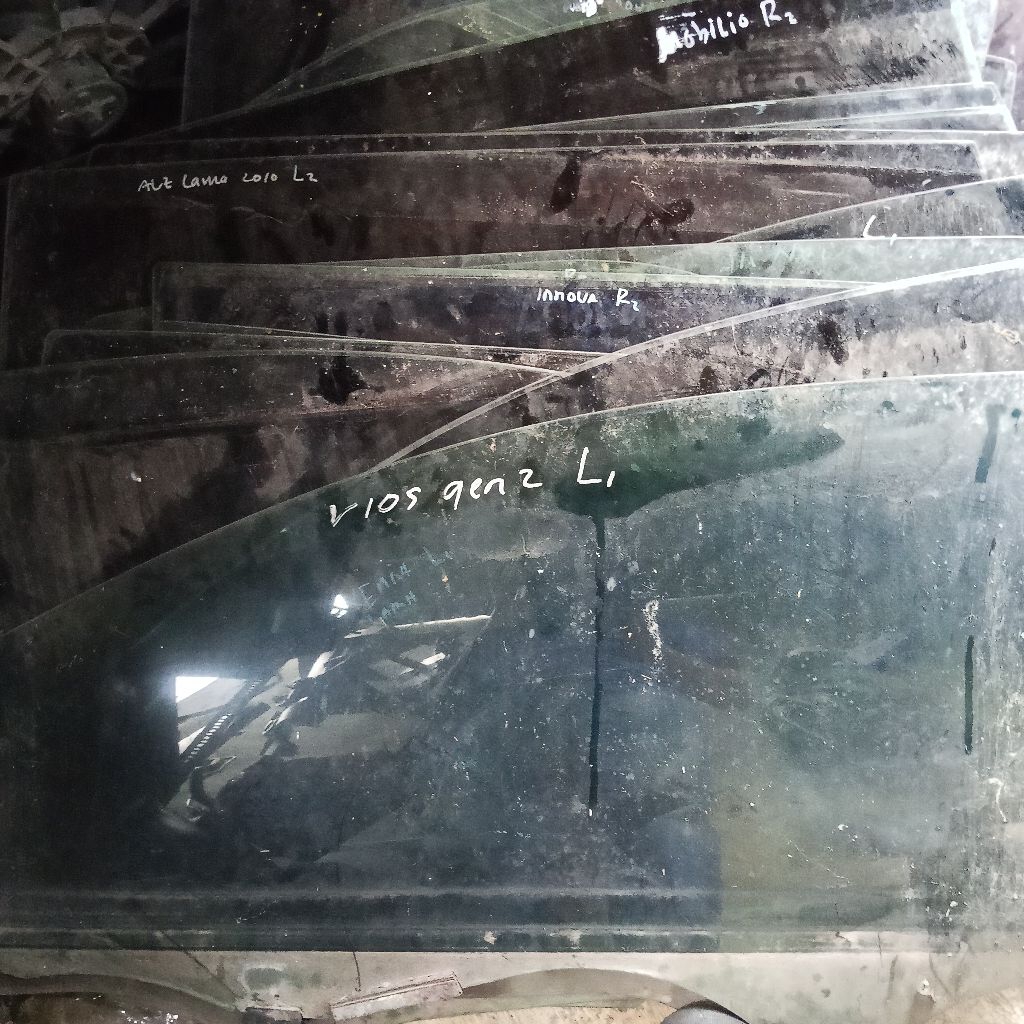 kaca pintu depan kiri Vios limo gen2