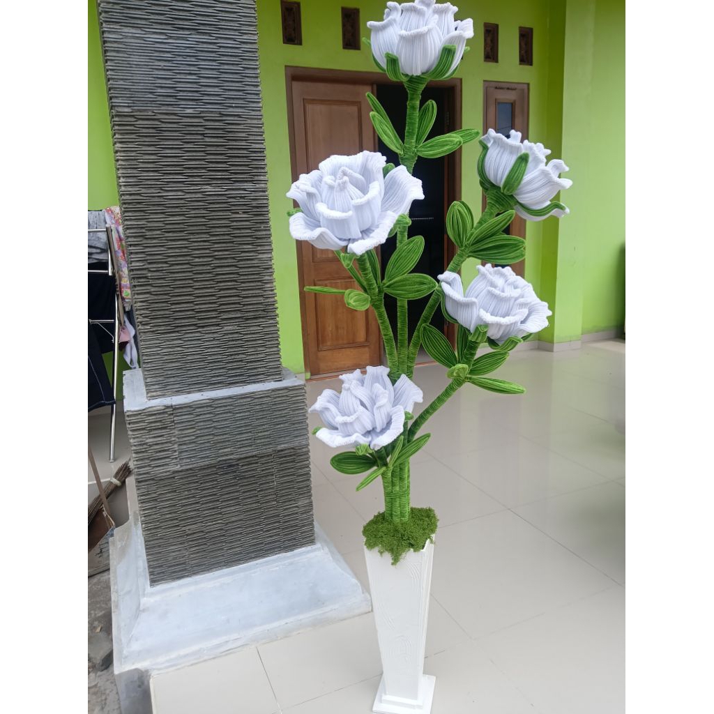 bunga kawat bulu jumbo sudut ruangan