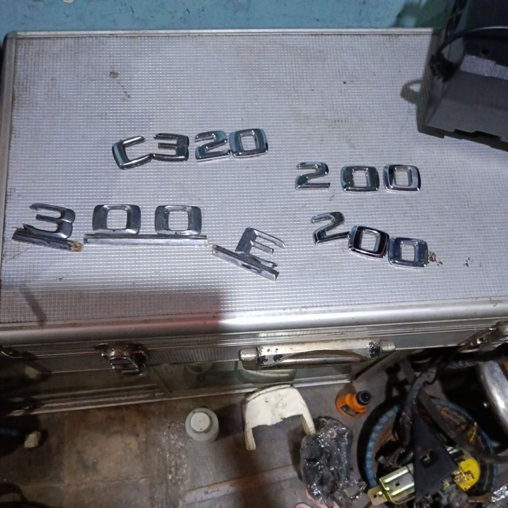 Emblem mercy c200 c230 w124 300E