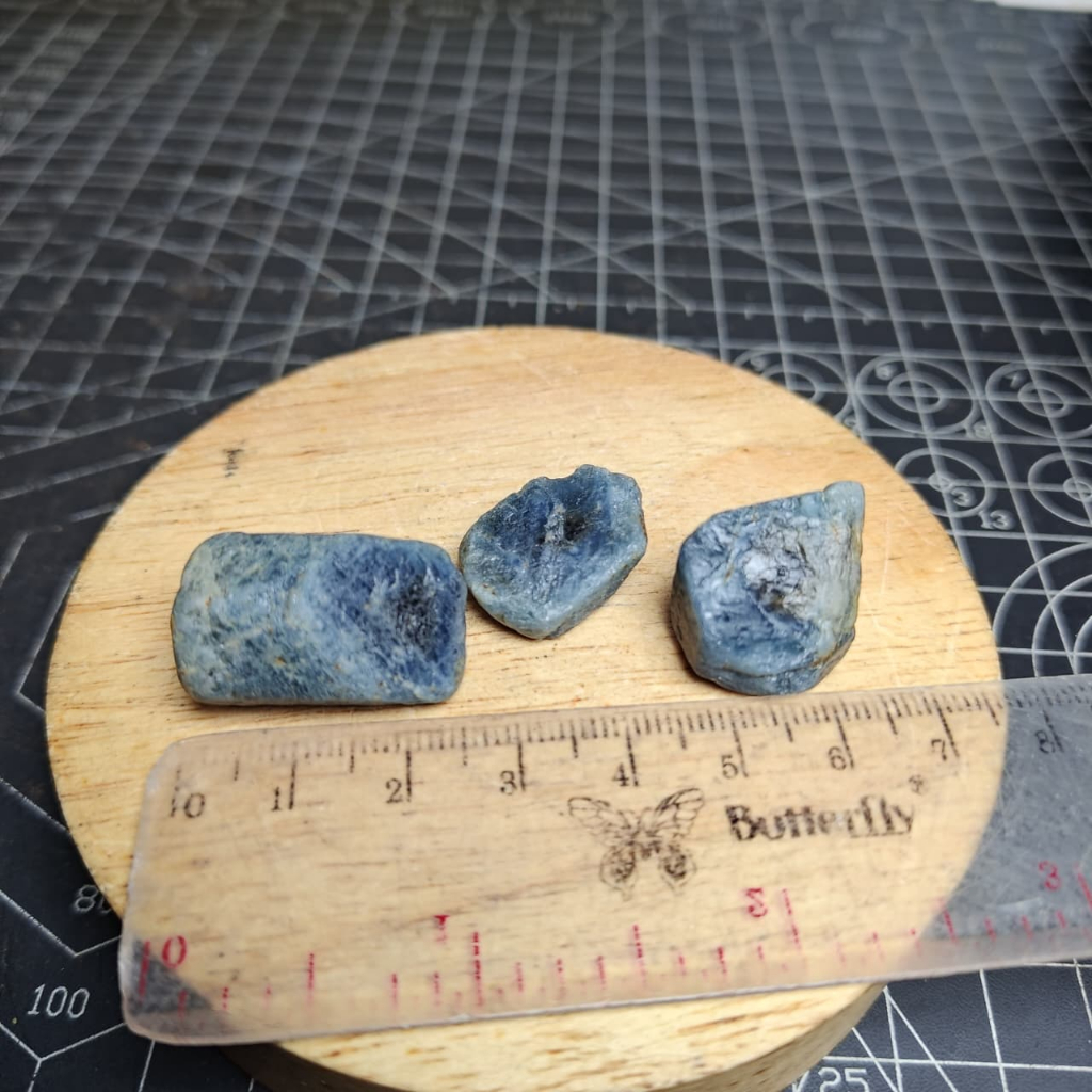 Natural Blue Sapphire rough (3)