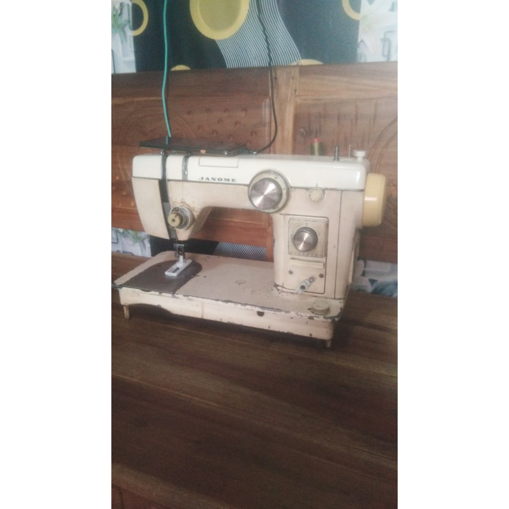 mesin jahit lubang kancing Janome