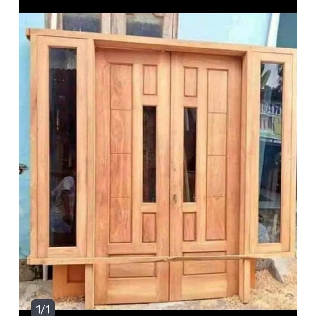 pintu utama kupu-kupu kayu mahoni