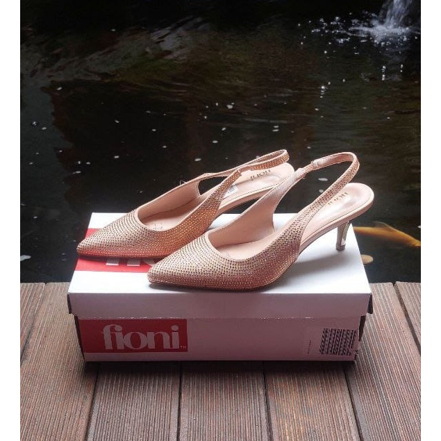 PAYLESS - FIONI SAVANNA - GOLD. SANDAL SEPATU WANITA. NEW WITH BOX