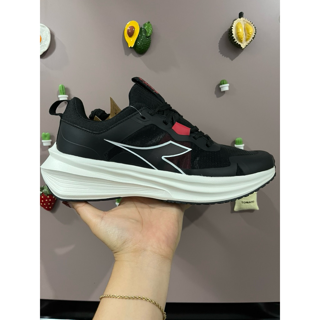 Disc 70% Sepatu Running Diadora Pria Kegan Original BNIB