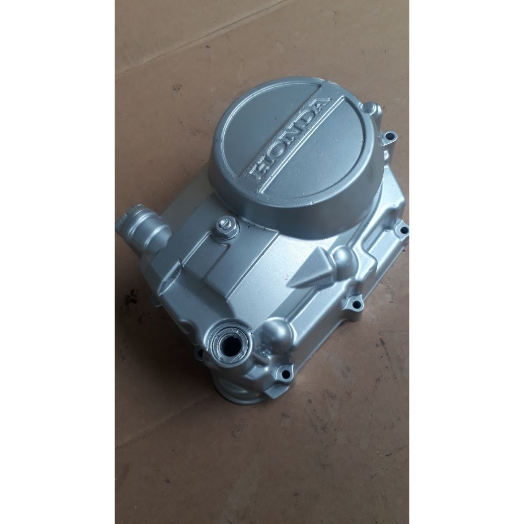 BLOK OLI / BLOCK MESIN OLI / BAK KOPLING UNTUK MOTOR HONDA SUPRA X 110 LAMA ORIGINAL 