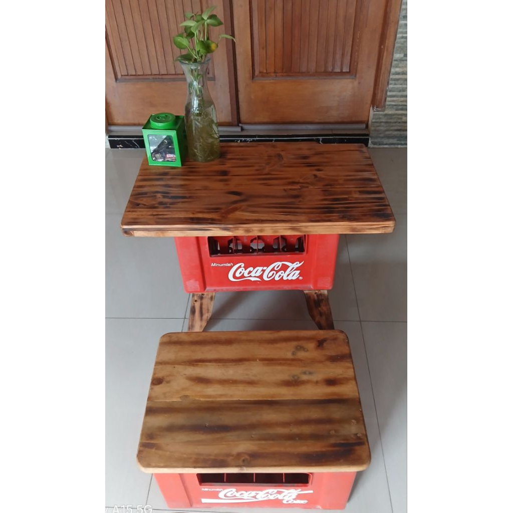1 SETT MEJA DAN KURSI EKS KRAT COCA COLA