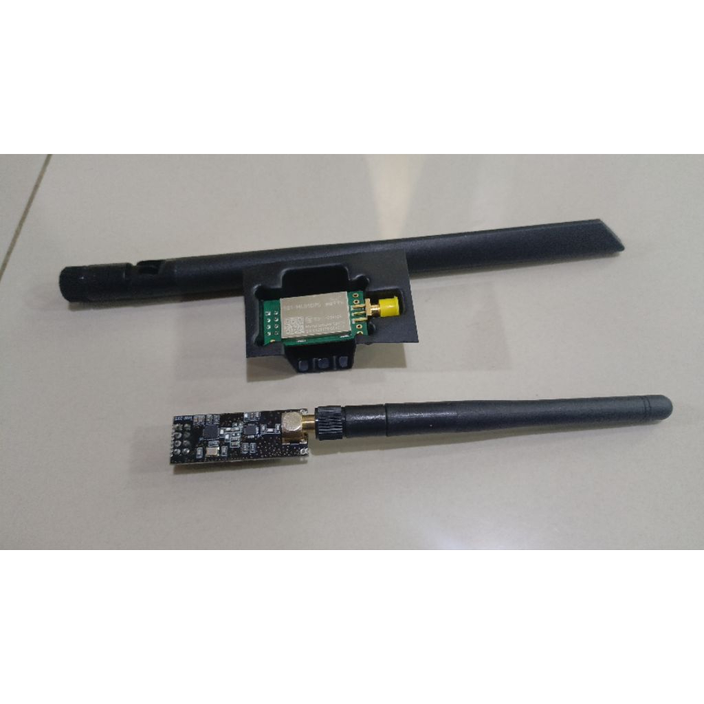 NRF24L01 Long Range E01-ML01DP5 dan nrf24lo1 biasa, anda mendapatkan 2 modul dalam 1 paket + antena 